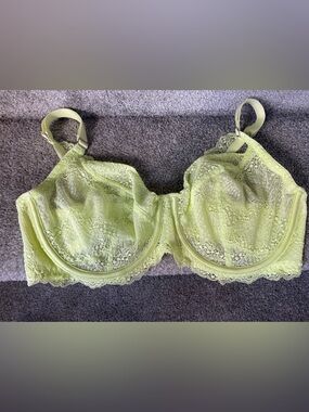 Victorias Secret Lace Underwire Bra in Light Lime - Women Intimates 34DD